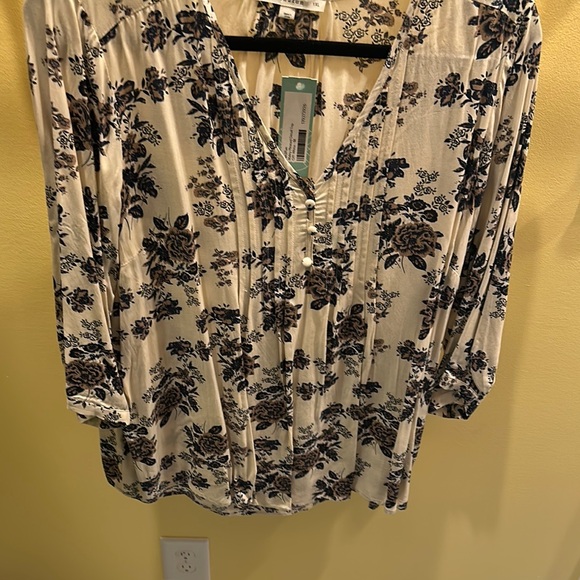 Floral V-Neck Women's Top - Picture 2 of 2